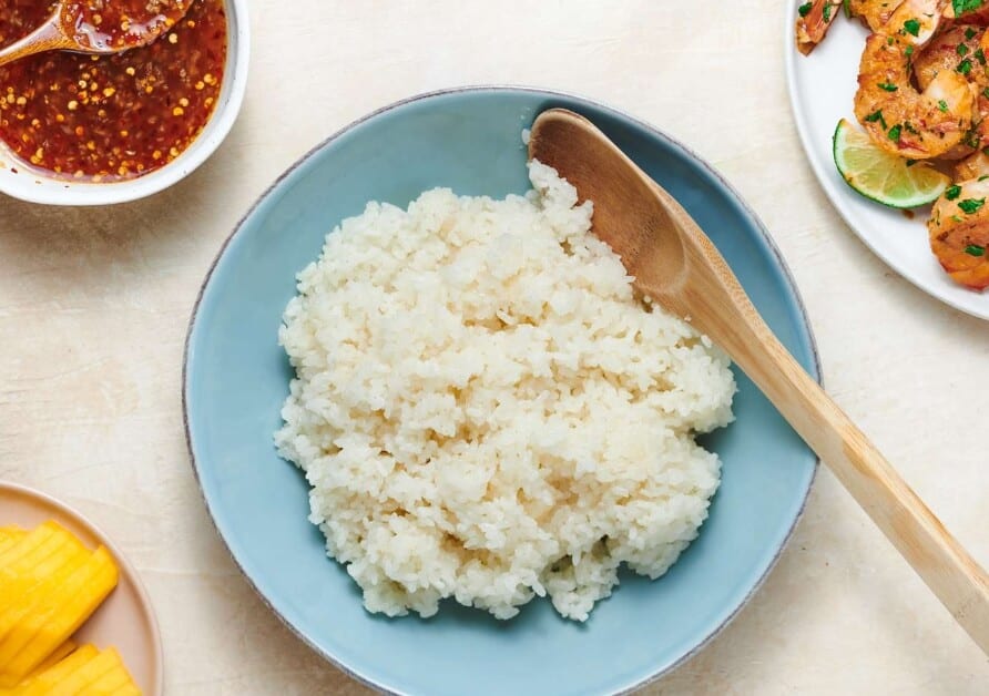 밥그릇에 담긴 찹쌀밥