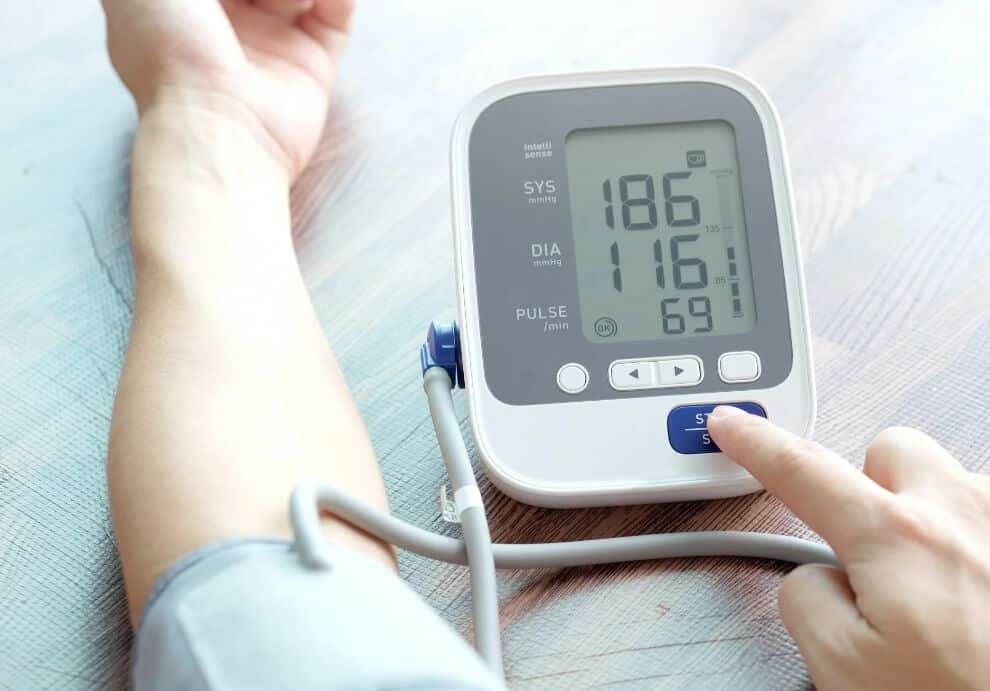 혈압 높은 이유와 높을때 증상 및 빠르게 낮추는법 5가지 : 약없이 고혈압 낮추는 방법 1 높은 혈압 측정